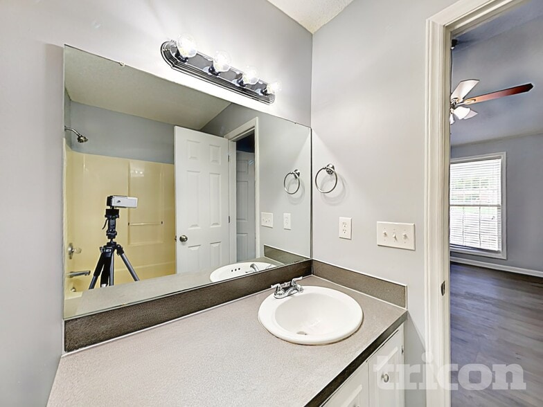 Building Photo - 5091 Daffodil Ln