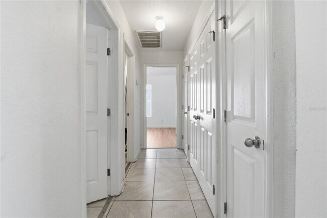 Building Photo - 2764 Rochelle Dr