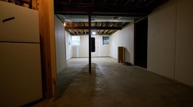 Building Photo - 531 Primrose Ln