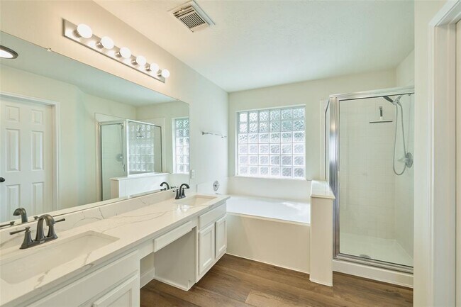 Building Photo - 354 Fantasy Ln