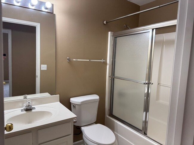 Building Photo - 3BR Townhome in Brentwood