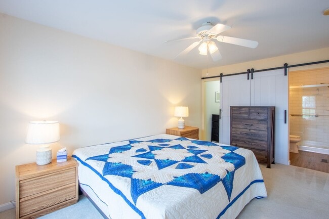 Building Photo - For Rent – Beautifully Updated Townhome in Gull Point a Waterfront Community