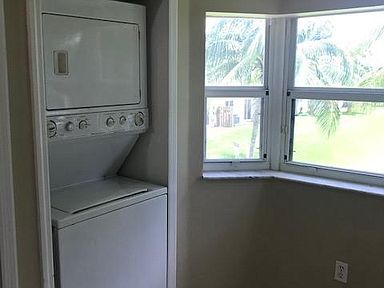 Building Photo - 2621 SE 12th Rd