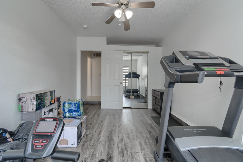 Building Photo - 9307 Chantilly Dr