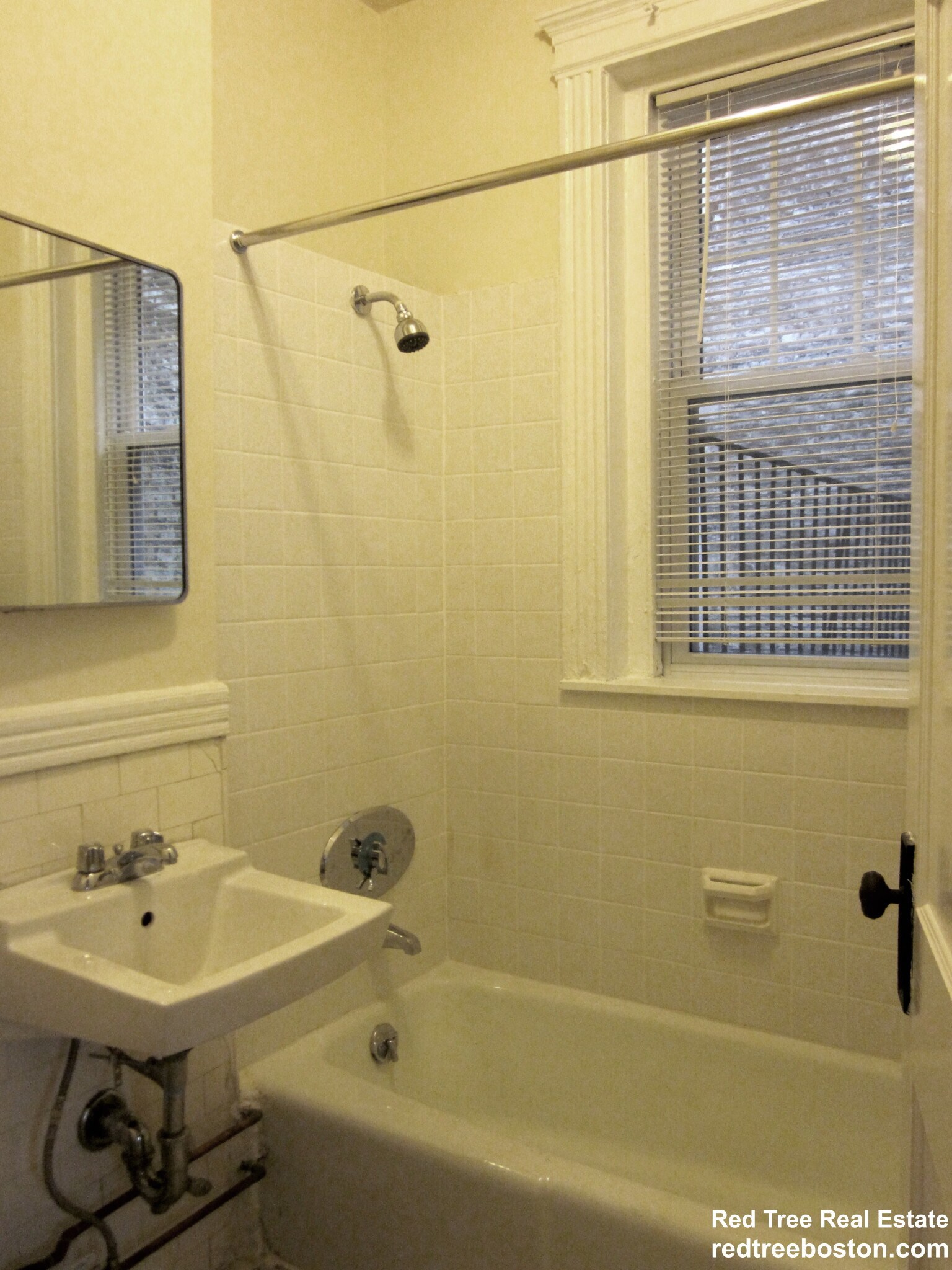 Building Photo - 29 Park Dr