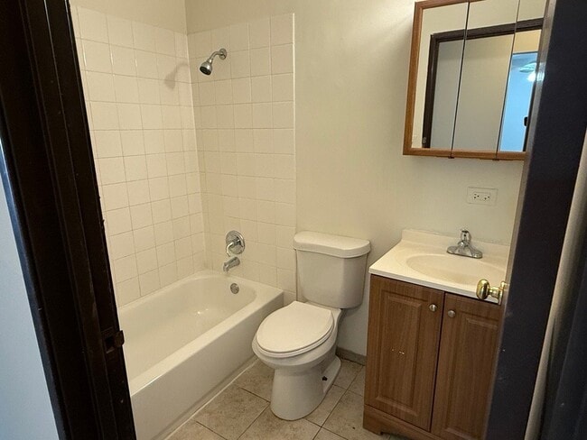 Building Photo - 351 Hawthorne Cir