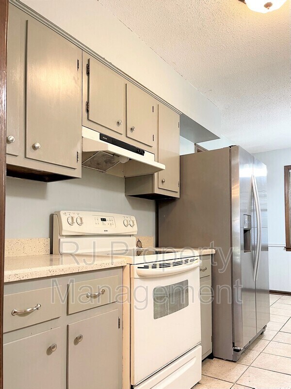 Building Photo - 2844 Marbry Dr