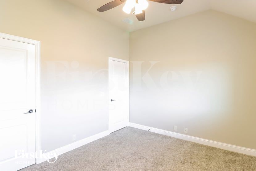 Building Photo - 1125 Marigold Dr