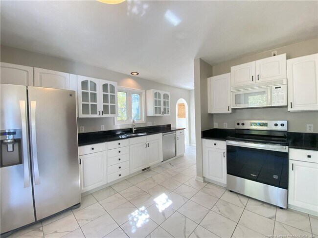 Building Photo - 462 Crown Point