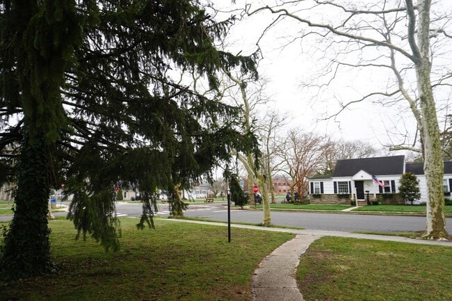 Building Photo - 101 W Meyran Ave