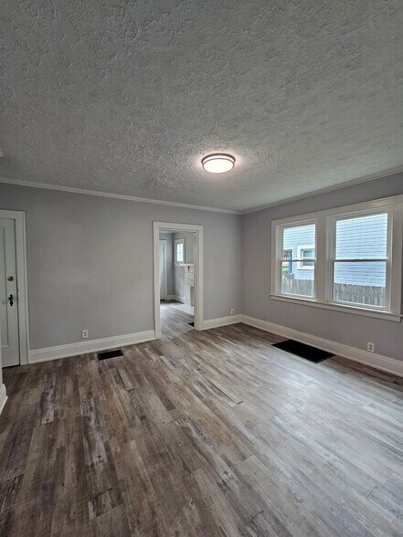 Building Photo - 1232 Laidlaw Ave
