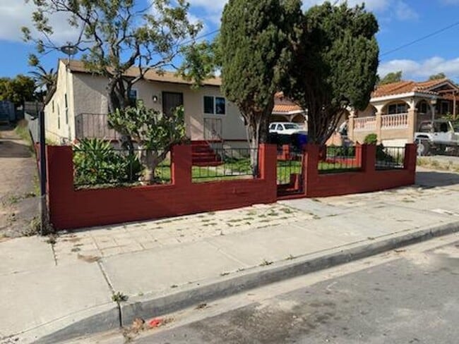 Building Photo - 3 Bedroom - 1 Bathroom in San Diego