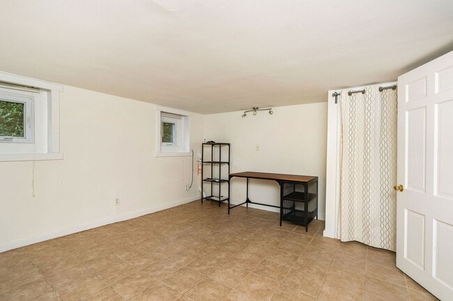 Building Photo - 106 Spruce St