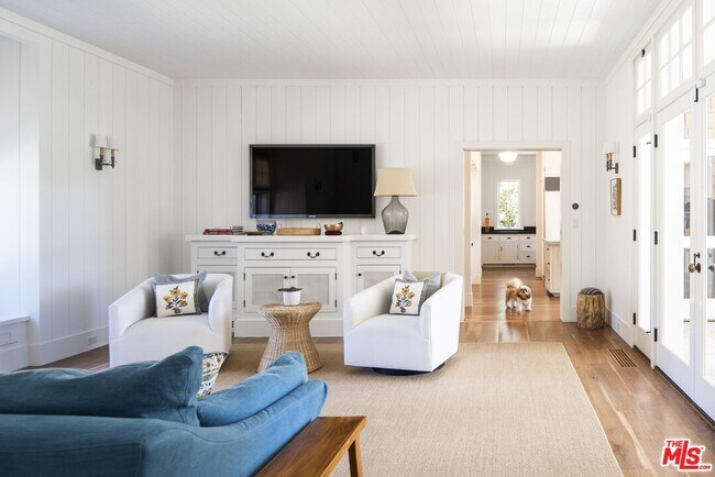 Building Photo - 6763 Zumirez Dr