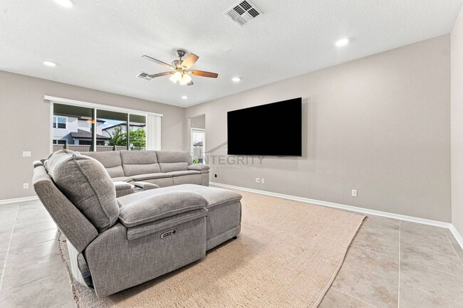 Building Photo - 9464 Crescent Ray Dr