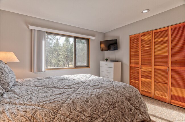 Building Photo - Sunriver Condo