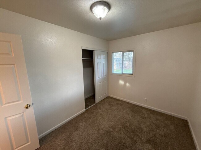 Building Photo - 1215 NW 11th St