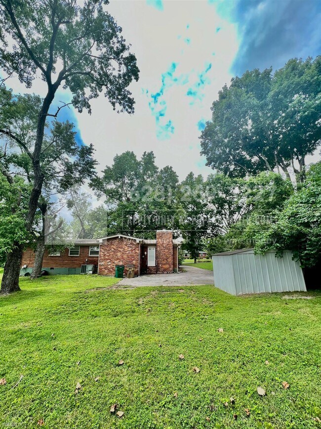 Building Photo - 3 br, 2 bath House - 2405 Melbourne Dr -