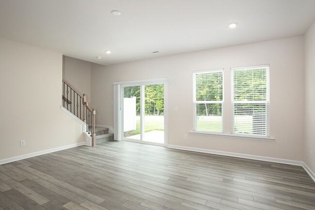 Building Photo - Beautiful 3 bedroom, 2.5 bath townhome in ...