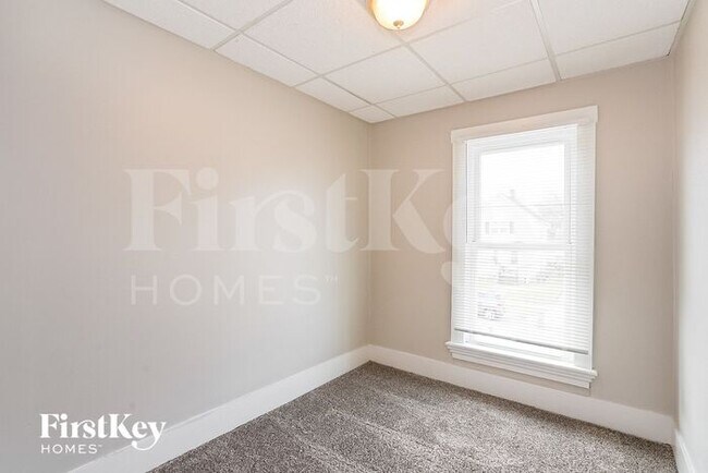 Building Photo - 130 Warren Ave