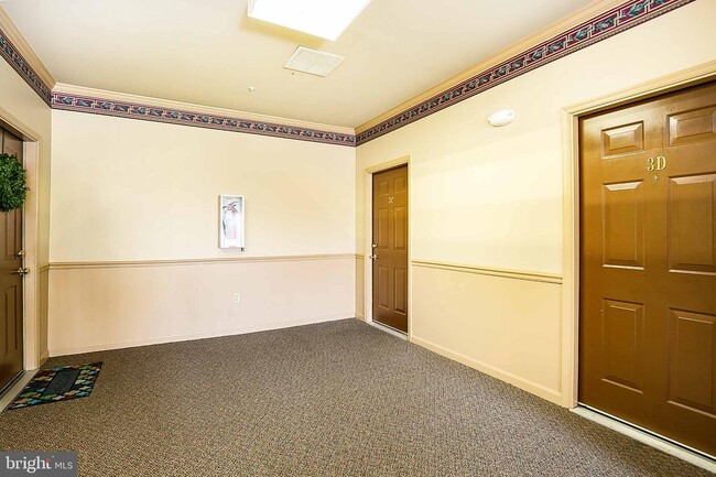 Building Photo - 8202 Blue Heron Dr