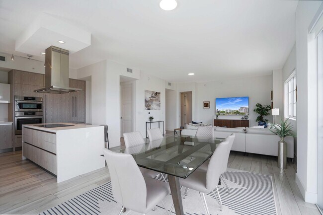 Building Photo - 155 E Boca Raton Rd