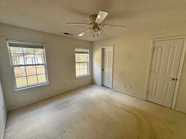 Building Photo - 597 Bloomover St