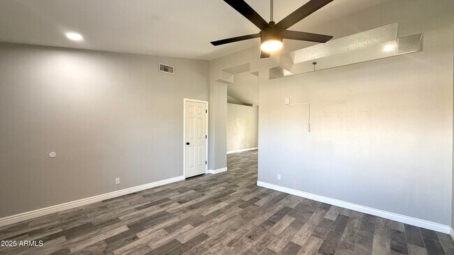 Building Photo - 151 W Shamrock St