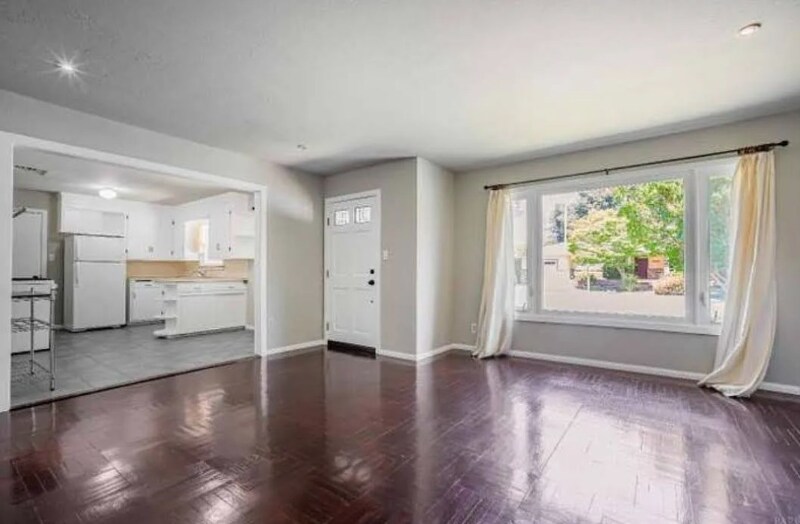 Building Photo - 2732 Village Side Dr