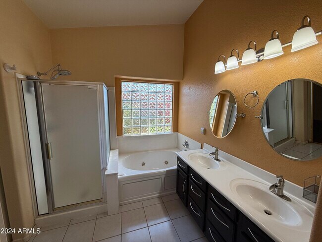 Building Photo - 9641 E Onza Ave