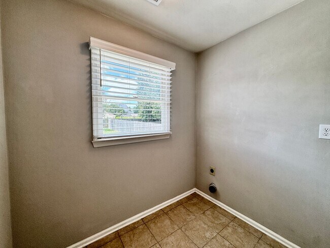 Building Photo - 2309 Cornstalk Ct