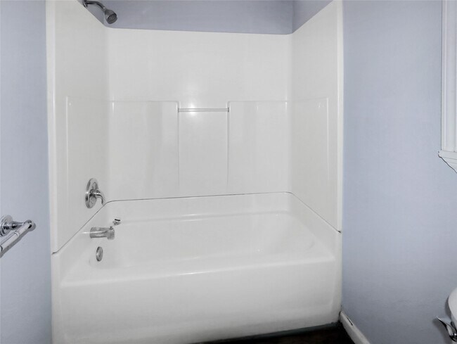 Building Photo - 6611 Jensen St