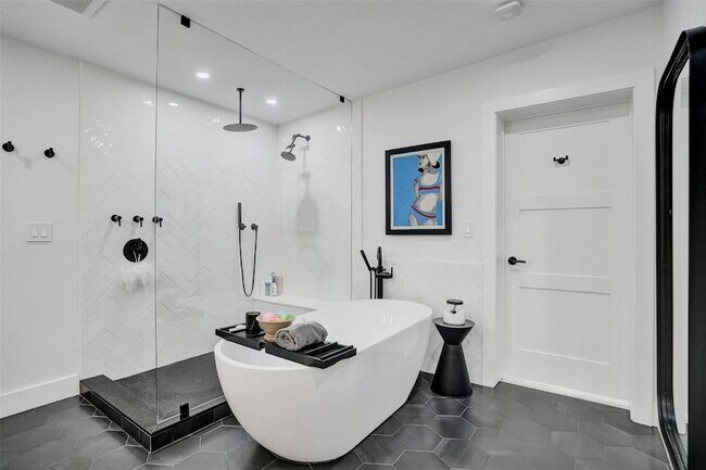 Building Photo - 3206 Robbins Rd