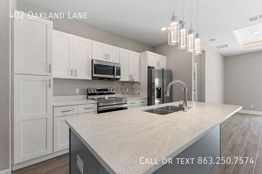 Building Photo - 402 Oakland Ln