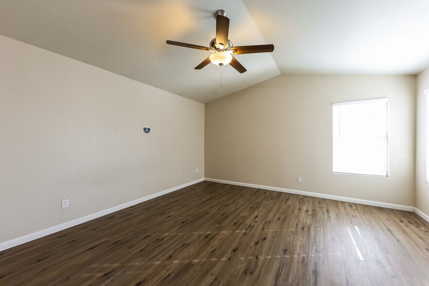 Building Photo - 20835 N 2nd Ave