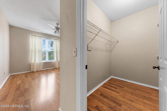 Building Photo - 13810 Sutton Park Dr N