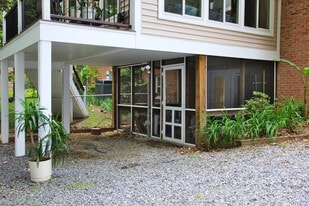 Building Photo - 813 Spring Valley Drive