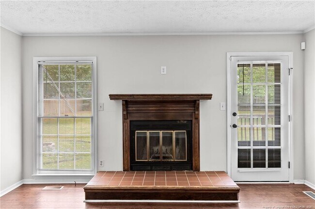 Building Photo - 6924 Woodmark Dr