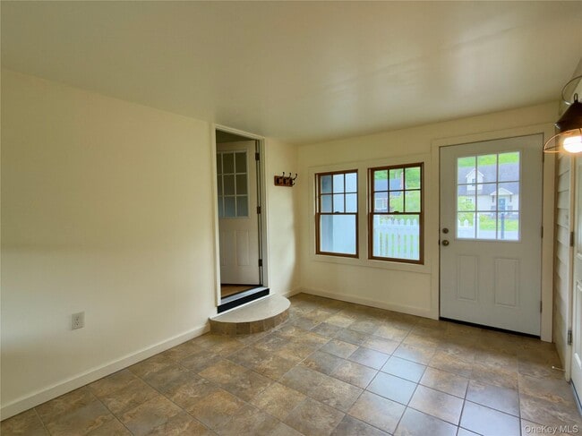 Building Photo - 51 Horseshoe Dr