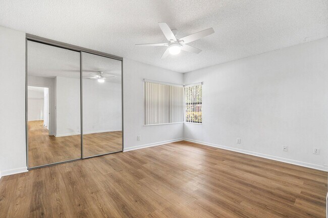 Building Photo - 4932 Boxwood Cir