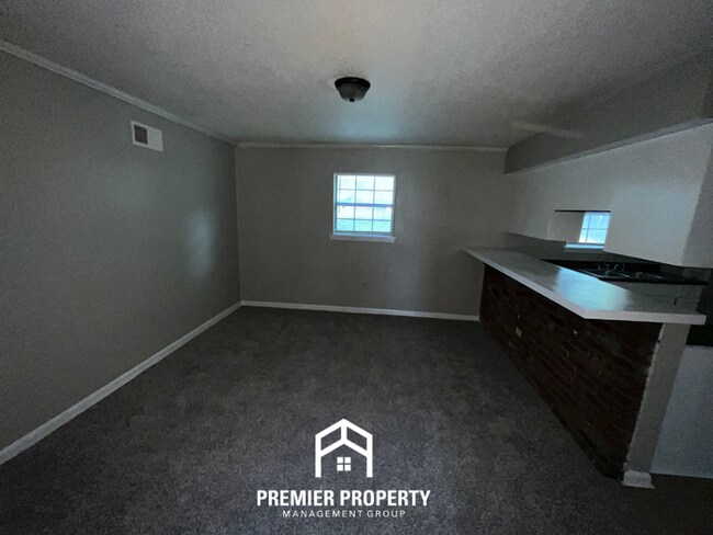 Building Photo - Charming 3BR/1BA Near Parkway Village | 1,305 Sq Ft, Open Kitchen & Large Fenced Yard