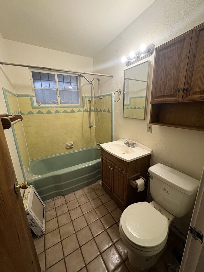 Building Photo - Centrally located Gem for rent