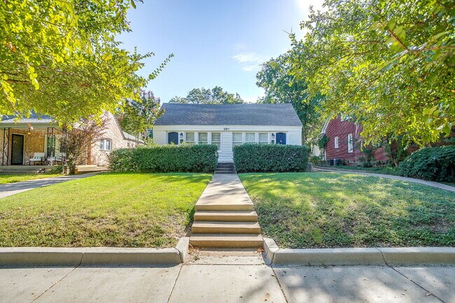 Primary Photo - Adorable 1-Bedroom Duplex located near dow...