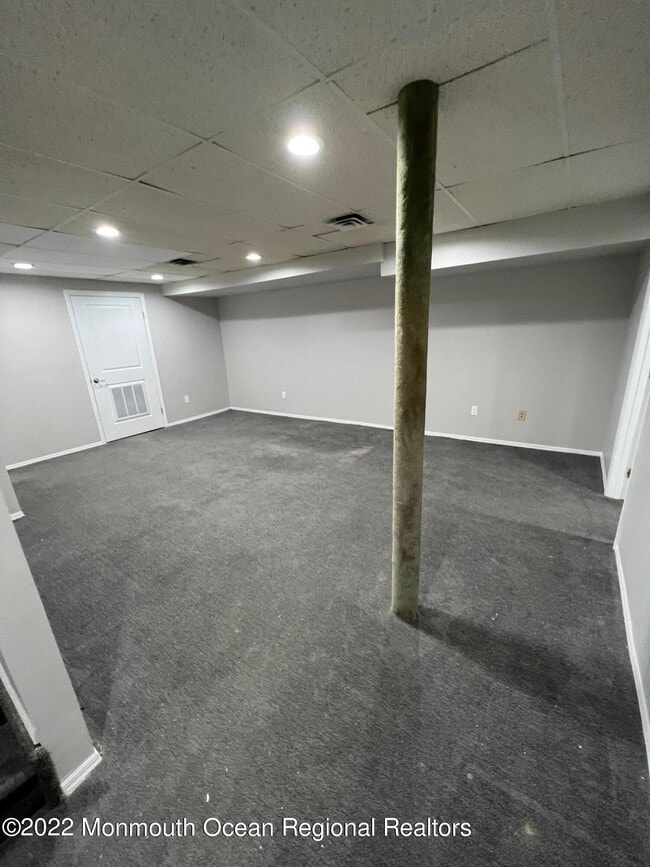 Building Photo - 232 Longwood Dr