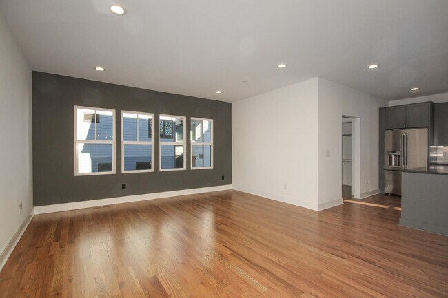 Building Photo - 1110 Greenleaf Ave