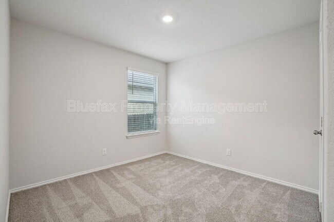 Building Photo - 3322 Stoney Knoll