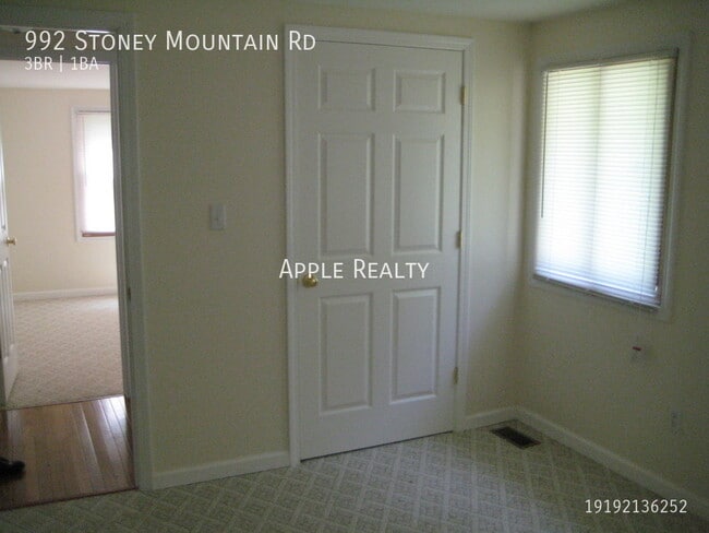 Building Photo - 992 Stoney Mountain Rd