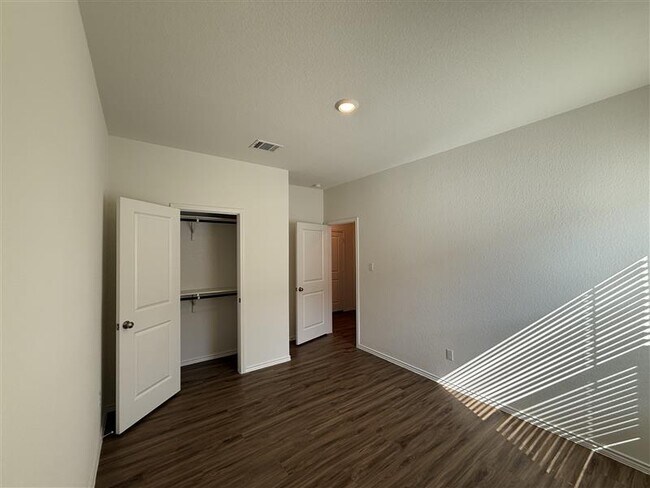 Building Photo - 416 Buckners St