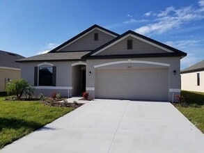 Building Photo - Beautiful 3 bedroom 2 bath home located in a quiet neighborhood