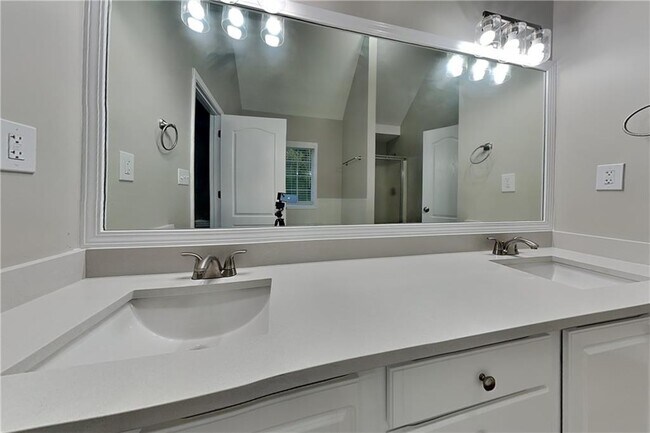 Building Photo - 755 Willowwind Dr